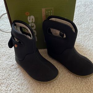 VGUC toddler 9 Bogs BabyBogs Solid black insulated pull on boots